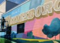 Veja seis novos murais e ouça música ao vivo no evento no centro de Waynesboro