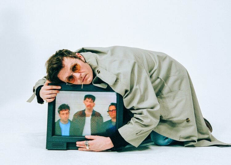 Yard Act anuncia novo álbum 'You're Gonna Need A Little Music' com o single ameaçador 'Redeemer' e mais datas de turnê no Reino Unido