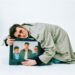 Yard Act lança novo álbum ‘You’re Gonna Need A Little Music’ com “Redeemer”
