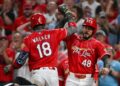 Yohel Pozo dá um golpe decisivo enquanto Cards vence Royals em 11