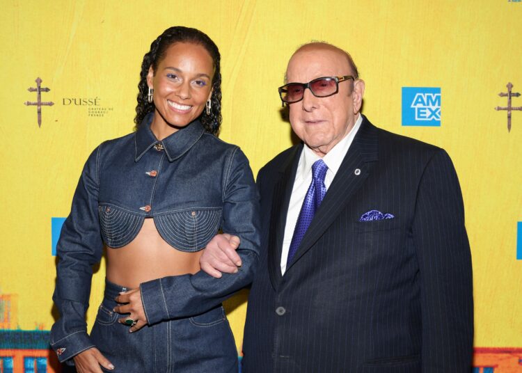 10 músicas para homenagear Clive Davis, o maior executivo musical, Entertainment News