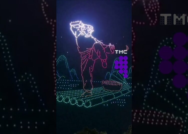 Jackie Chan é homenageado com espetáculo luminoso de drones na China