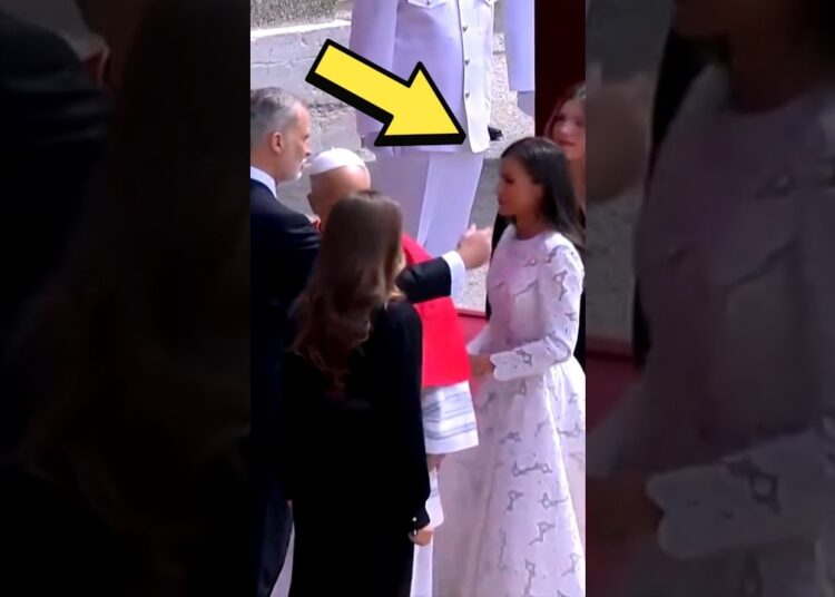 El LÍO de PROTOCOLO de la FAMILIA REAL con el PAPA LEÓN XIV