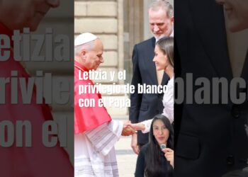 La Reina Letizia y el privilegio de blanco con el Papa #realeza #letizia #vaticano