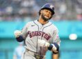 Astros se reúnem com quatro home runs para superar Royals e vencer por 8-7