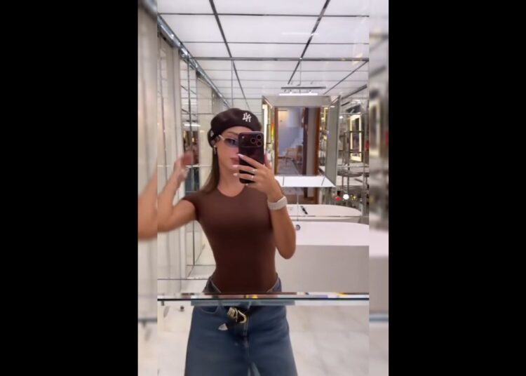 رجعوا لبعض❤️تامر حسني يفاجئ بسمة بوسيل في كواليس فيلم رامز جلال الجديد.. والجمهور: “ابن أصول”