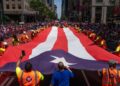 Desfile do Dia de Porto Rico marcha por Manhattan com música pulsante e cores vibrantes – NBC New York