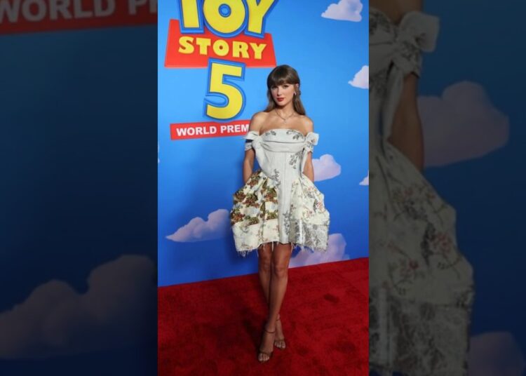 Top 5 Celebrity Looks Of The Week #celebritystyle #redcarpet #celebritynews