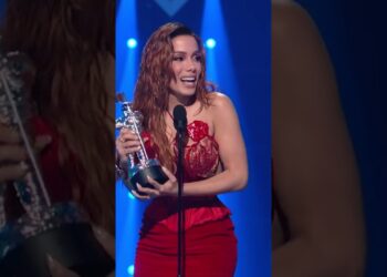 Anitta becomes the first Brazilian artist to win a VMA! | #VMAs #Shorts #anitta