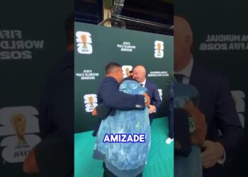 O REENCONTRO DE RONALDINHO E RONALDO ESTÁ EMOCIONANDO OS FÃS! #fofoca #celebridades #famosos