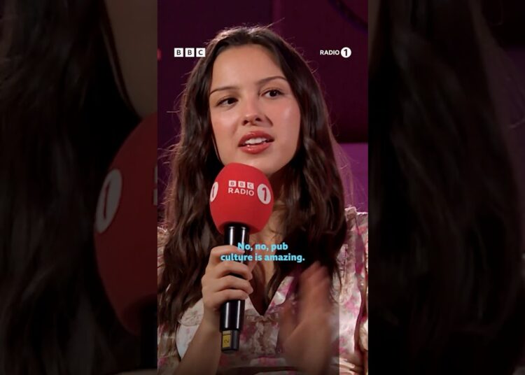 Olivia Rodrigo loves the pub ❤️ #oliviarodrigo #pub #culture #shorts