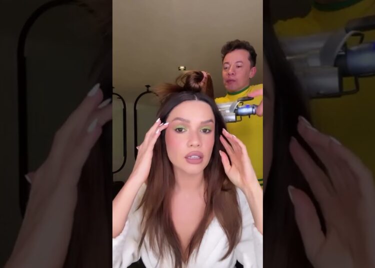 Juliette no camarim antes do jogo do Brasil
