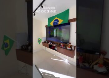 Daniela Russo torce pelo Brasil em casa