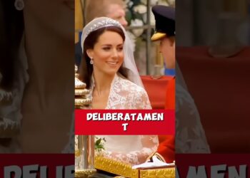 ¿Notaste la pequeña tiara que llevó Kate? 👑✨ #Kate #Catalina #Realeza #PríncipeWilliam #Camila