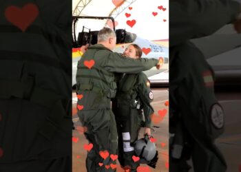 ¡FELIPE VI y LEONOR VUELAN JUNTOS!✈️Del saludo militar al abrazo más tierno