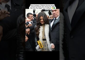 Footage of Selena Gomez being chased by frantic fans in Brazil 😱🇧🇷#selenagomez #shorts #fyp