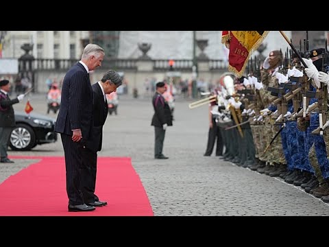 La realeza belga recibe con alfombra roja al emperador de Japón