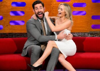 The Moment Emily Blunt & John Krasinski Broke Every Celebrity Rule!