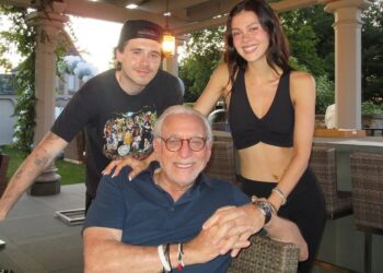 Brooklyn Beckham comemora aniversário do sogro em meio a brigas