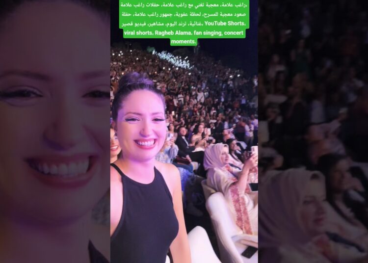 مفاجأة على المسرح.. معجبة تشارك راغب علامة الغناء وتخطف الأضواء 🎤✨