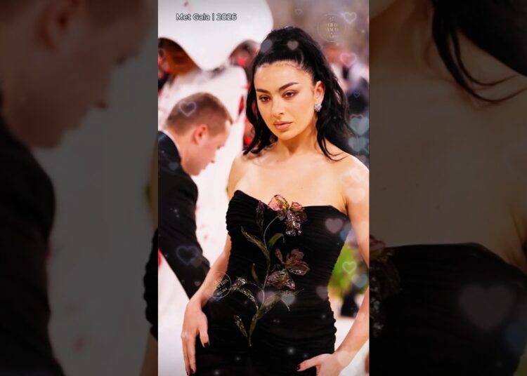 Unique looks of Hollywood stars! 🎬⭐#glamourslook #metgala2026  #fashiontrending #foryoupage