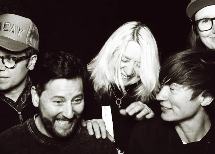 9 novas músicas lançadas hoje para ouvir: Team Dresch, Sam e Louise Sullivan e muito mais