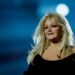 A cantora Bonnie Tyler saiu do coma, mas está na UTI após uma cirurgia de emergência