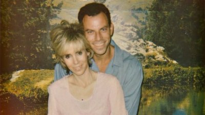 A esposa de Erik Menendez, Tammi, comemora seu 27º aniversário