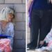 A estrela de TV Tori Spelling foi vista caída no chão na formatura da filha Stella