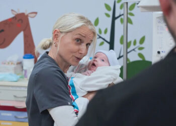A estrela de “The Pitt” Katherine LaNasa sobre o colapso emocional de Dana por causa de uma sobrevivente de agressão sexual: 'Dana está furiosa com isso'