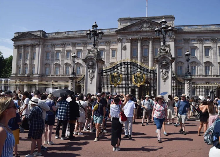 A família real não viverá mais no Palácio de Buckingham, mas 'continuará sendo o quartel-general da monarquia'