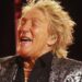 A lenda do rock Rod Stewart precisa de oxigênio no palco em um momento assustador