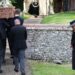 A realeza chega para o funeral da família real na vila de Oxfordshire