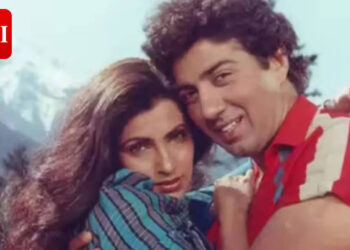 A regra tácita de Sunny Deol e Dimple Kapadia: 'Disseram-nos para não tirar fotos juntos', revela o paparazzo Ramakant Munde | Notícias de filmes em hindi