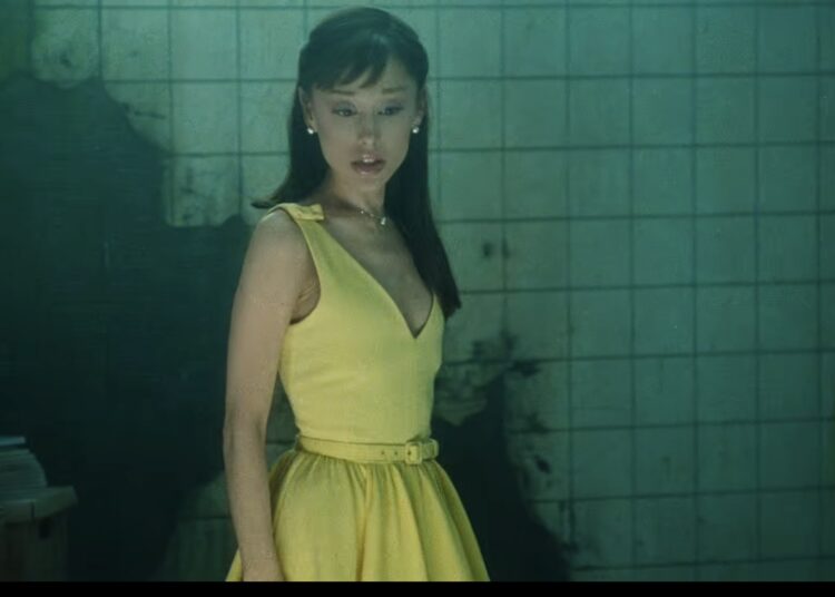 A tendência Lemon Yellow é a estrela do novo videoclipe de Ariana Grande