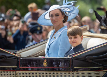 A única coisa que falta nas fotos do Príncipe Louis em Trooping the Color