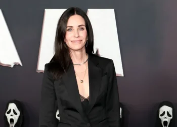 Além do Central Perk: 5 outras funções que comprovam os talentos camaleônicos de Courteney Cox