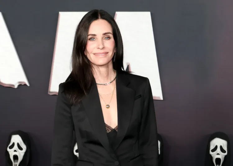 Além do Central Perk: 5 outras funções que comprovam os talentos camaleônicos de Courteney Cox
