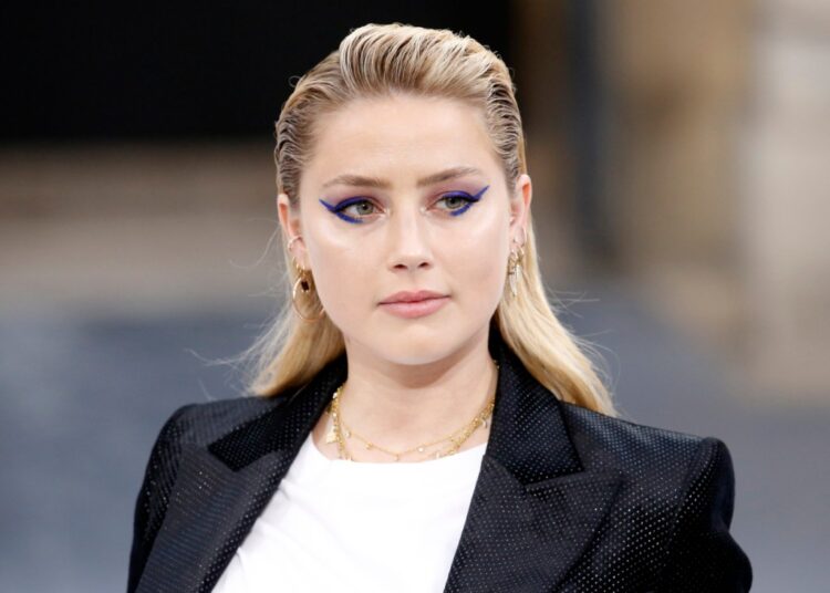 Amber Heard compartilha foto da filha Oonagh e atualizações sobre a vida na Espanha