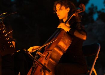 Americanos Estão Transformando a Música Clássica em uma Experiência Social, Constata Nova Pesquisa | 2 garotas urbanas
