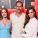 Amy Adams veste Brandon Maxwell na estreia de 'Cape Fear' com a família