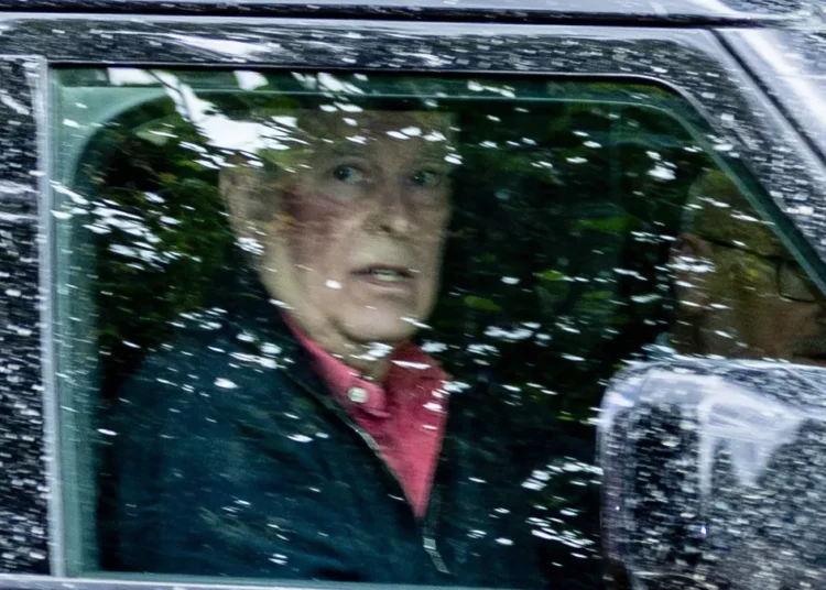 Andrew Mountbatten-Windsor fotografado com um hematoma facial misterioso perto de Sandringham Estate