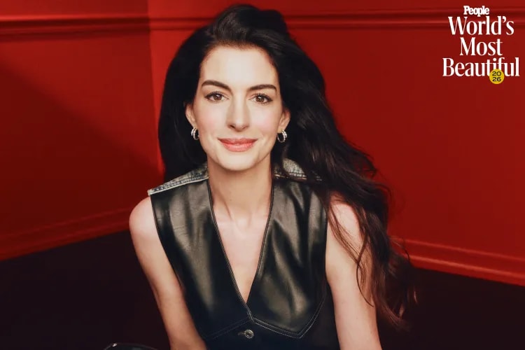 Anne Hathaway fala sobre o compartilhamento de anúncios de gravidez on-line após fotos de paparazzi