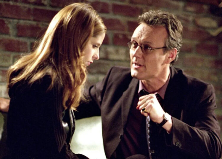 Anthony Head, estrela de “Buffy” e “Ted Lasso”, morre aos 72 anos