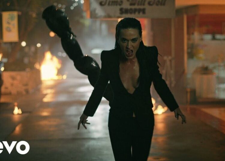 Aproveite o novo videoclipe em inglês de 'Watch It Burn', de Katy Perry