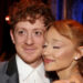 Ariana Grande e Ethan Slater se separaram meses antes da notícia se tornar pública