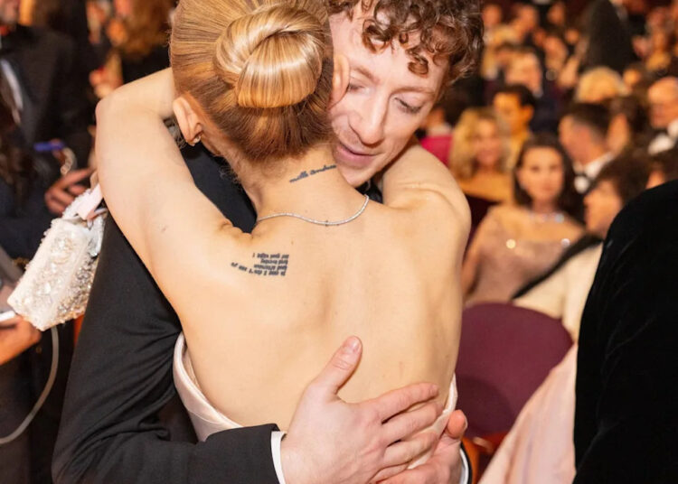 Ariana Grande e Ethan Slater se separaram silenciosamente meses atrás, após romance 'on-off', afirma a fonte