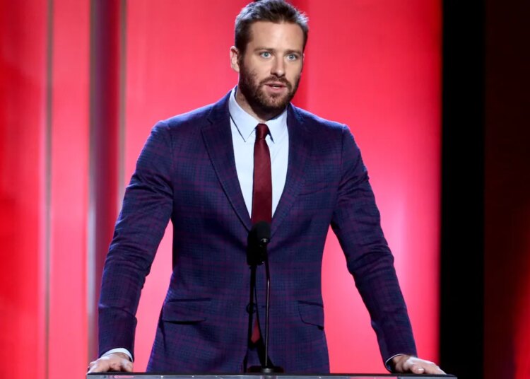 Armie Hammer fala sobre seu exílio de Hollywood: 'Eu criei esses problemas'