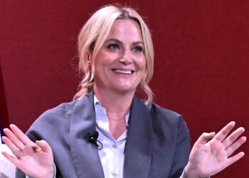 Arnett encerra a pergunta de Amy Poehler de Bateman