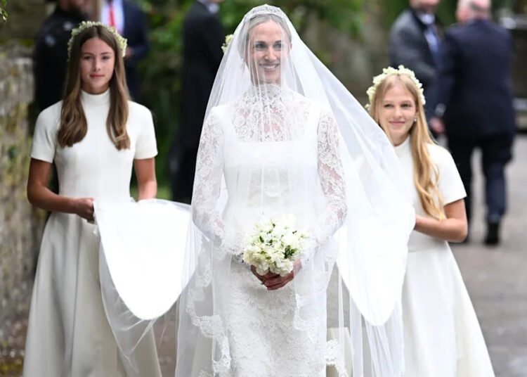 As filhas adolescentes de Peter Phillips e Harriet Sperling ocupam o centro do palco em seu casamento real